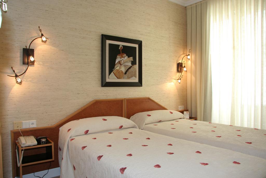 Pensión Paris 2*